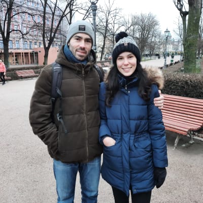Paulo Sergio Steil och Marina Papadakis i Esplanadparken i Helsingfors.