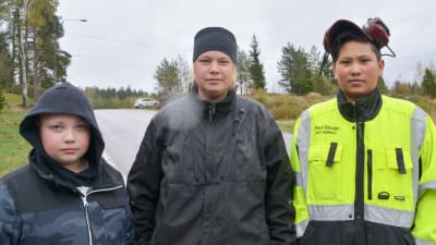En mamma med sina två pojkar