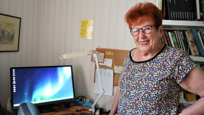 Isa Forsbäck med sin Linux-dator.