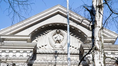 Fasaden till Rysslands ambassad i Helsingfors.