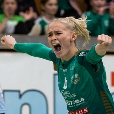 Skuru IK:s Ellen Voutilainen jublar under en semifinalmatch mot H65 Höör.