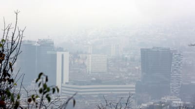 Sarajevo i Bosnien och Hercegovina insvept i smog