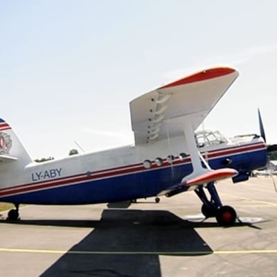 Flygplan av typen Antonov-2 på Malms flygplats i går (27.6.2014).