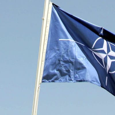 Natos flagga.