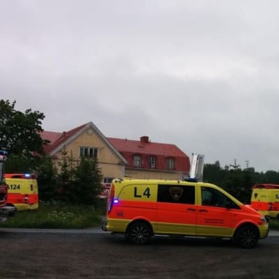 En person omkom i småhusbrand i Ulvsby
