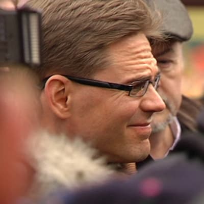 Jyrki Katainen träffar väljare i Helsingfors