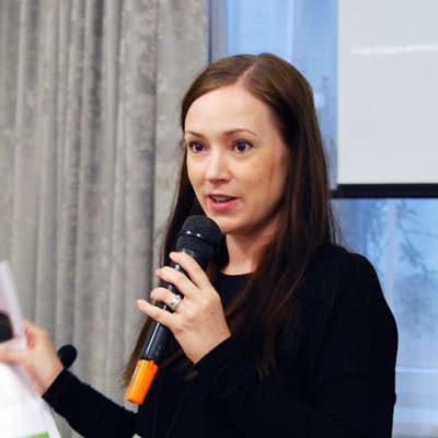 Keskustan kaupunginvaltuutettu Liisa Ansala Ukrainassa