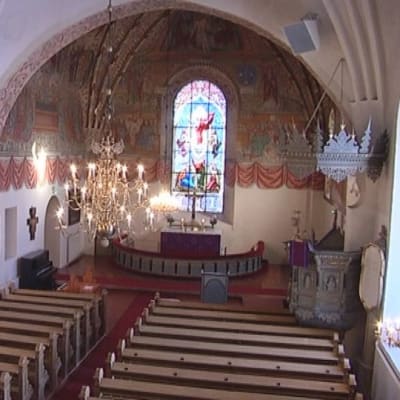 Pyhän ristin kirkko Raumalla sisältä