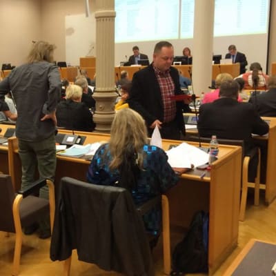 Oulun kaupunginvaltuuston budjettikokous 24.11.2014.