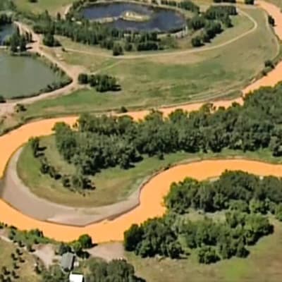 Coloradon osavaltiossa sijaitsevasta, käytöstä poistetusta kultakaivoksesta on purkautunut valtava määrä saastunutta vettä.