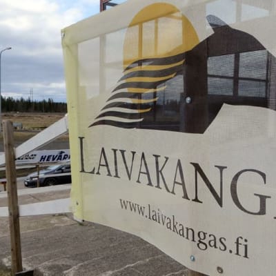Tornion Laivakankaan raviradan lippu