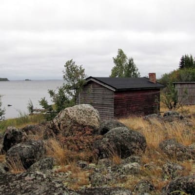 Meri-Lapin matkailuyhdistyksen mukaan Tornion Pensaskarin saaren vanhan kalastajayhteisön perinne kiinnostaa matkailijoita.