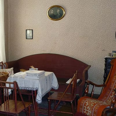 Amurin työläismuseokorttelin asuinhuone.