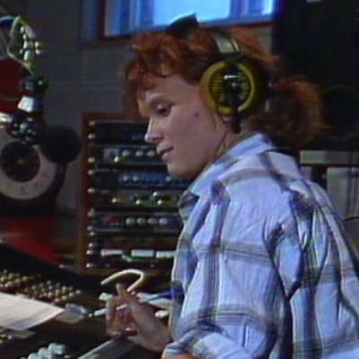 Outi Popp Radio Cityn studiossa 1985