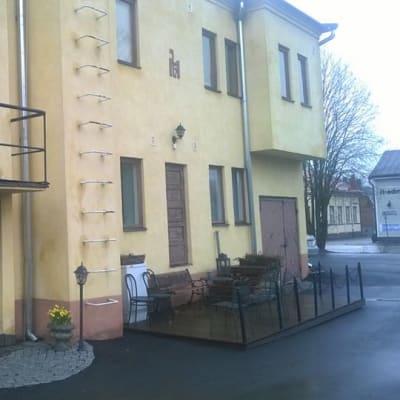 Hotelli Maaakunnan ovella