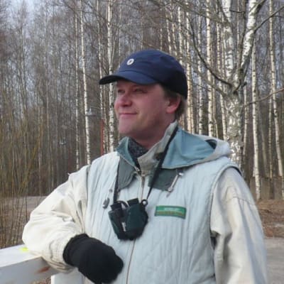 Karri Jutila muistuttaa, että Varikonniemen puisto- ja viheralueen pienentyessä myös lajiston reviirit pienenevät.