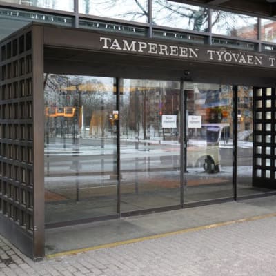 Tampereen Työväen Teatterin sisäänkäynti.
