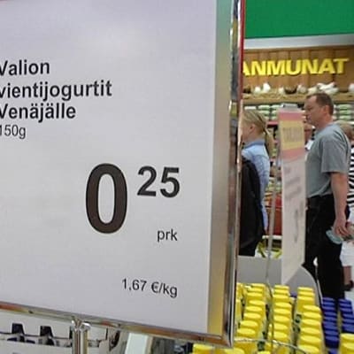 Valion vientijogurttien myyntiä City-marketissa Lappeenrannassa.