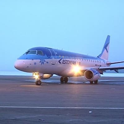 Estonian Airin lentokone. Estonian Airin lentoyhteys Kajaanin ja Tallinnan välillä alkoi 4.4.2012.