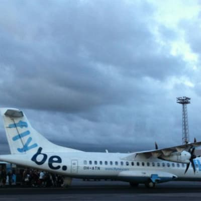 Flyben ATR-porkuriturbiinikone Helsinki-Vantaan lentoasemalla.