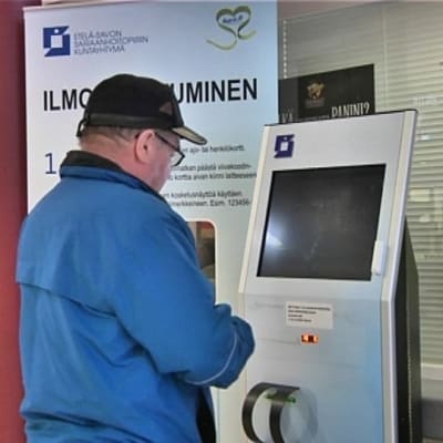 Ilmoittautumisautomaatti Mikkelin keskussairaalassa.