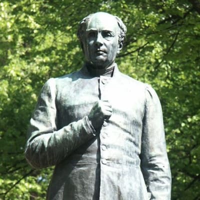 Johan Ludvig Runebergin patsas Porvoossa.