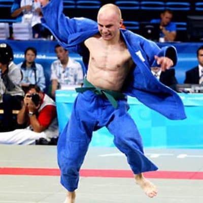 Judoka Jani Kallunki päätti Ateenan paralympialaiset villiin pronssituuletukseen.
