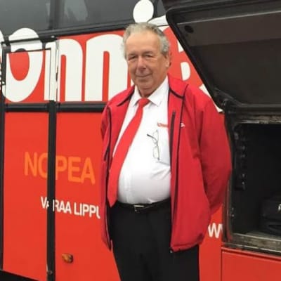 Onnibussin kuljettaja Kari Kurkela.