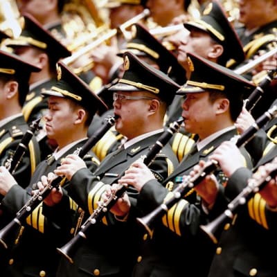 Kiinan armeijan soittokunta esiintyy Pekingissä.