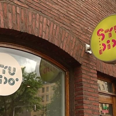Stupido-Shopin näyteikkuna.