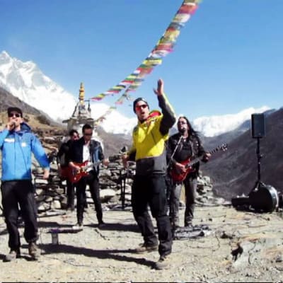 AncarA ja rap-artisti Signmark ovat soittaneet maailman korkeimman sähköisen keikan Nepalissa Mount Everestillä.