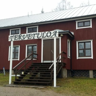 Koiviston kylän seuratalo.