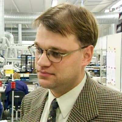 Juha Sipilä tehtaassa