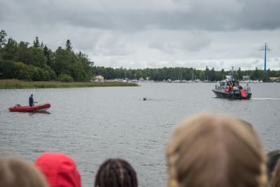 Sjöräddningsövning i Inre hamnen i Vasa.