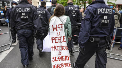 Demonstration i protest mot restriktioner. Berlin 25.4.2020
