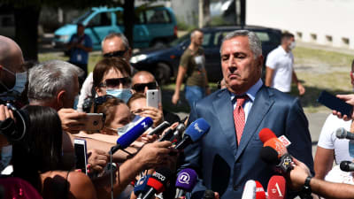 Regeringspartiet DPS långvariga ledare, president Milo Djukanovic säger att det ännu är för tidigt att utropa oppositionens seger.