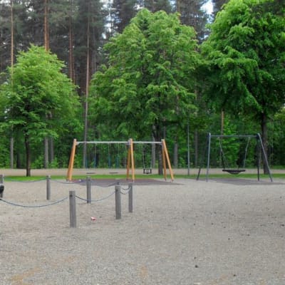 Rantakylästä löytyy monta leikkipuistoa.