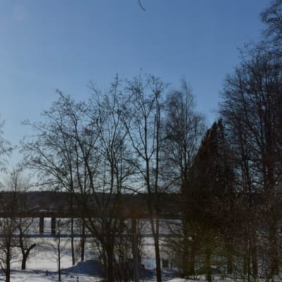 Keväinen auringonpaiste helmikuussa Hämeenlinnassa