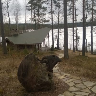 Sipe Santapukin ja Minna Kaupin ekotalo.