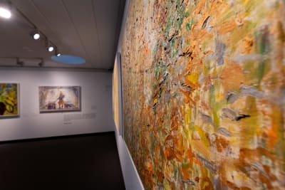 Rafael Wardin teoksia Didrichsenin taidemuseon näyttelyssä.