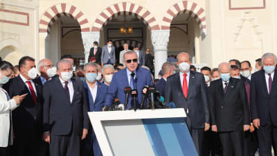 Turkiets president Recep Tayyip Erdogan håller tal på Cypern.