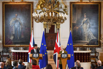 Storbritanniens preminiärminister och EU-kommissionens ordförande under presskonferens i Windsor.