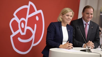 Magdalena Andersson och Stefan Löfven under valkampanjen 2018.