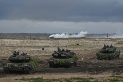 Kuvassa on kolme Puolan Leopard-panssarivaunua, jotka osallistuivat Puolassa sotaharjoitukseen viime syyskuussa. 