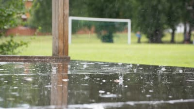 regnet på sportplan