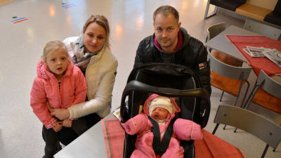 Familjen vars baby var den sista som föddes på Borgå sjukhus år 2016