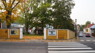 Museigården i Ekenäs där ett nytt konstmuseum ska byggas i hörnet av Gustav Wasas gata och Brunnsgatan.
