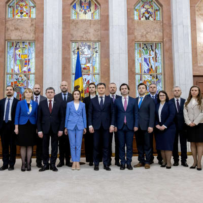 Bild på Moldaviens nya regering.