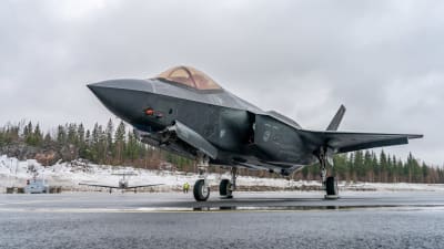 F-35 Lightning II jaktplan på Satakunta flygvapens flygfält i Birkaland. 