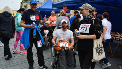 Också rullstolsburna personer kan delta i Fight Back Run. 